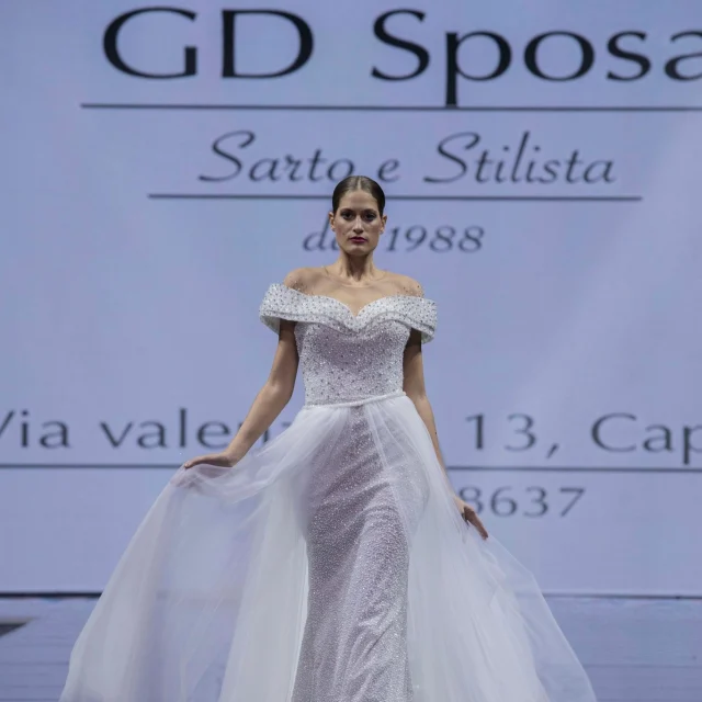L'arte sartoriale disegna capolavori di stile... @gdcouture_sposa incanta la passerella di Promessi Sposi! 

Thank's to @matteo.giua @scuoladimodarosasblano @mimua_makeup_academy  @salvobinettiparrucchieri 

Ph. @verardiproduzioni @verardiantonio